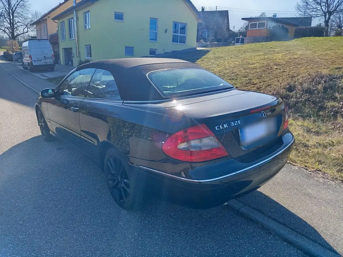 Gebraucht Mercedes CLK320 Avantgarde 230 PS (169 kW) 2009 Schwarz Cabrio