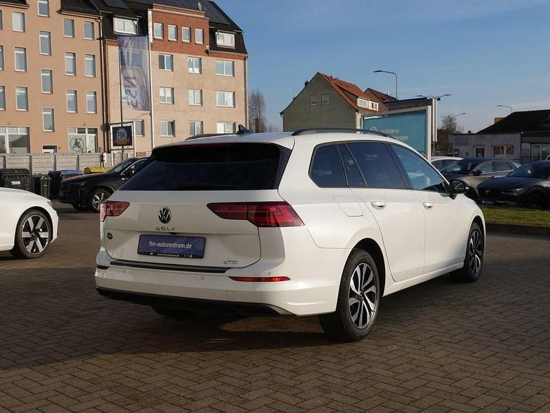 Gebraucht VW Golf VIII Life 110 PS (80 kW) 2021 Weiß Kombi