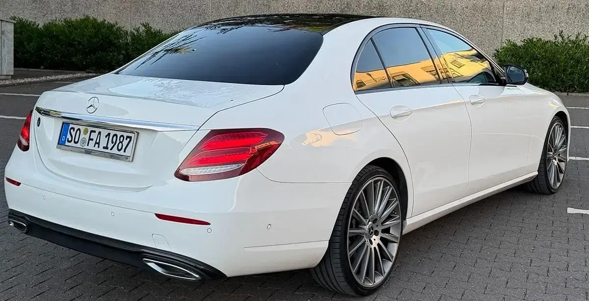 Gebraucht Mercedes E220 Night 194 PS (142 kW) 2019 Weiß Limousine