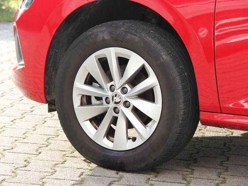 Gebraucht Skoda Kamiq 95 PS (69 kW) 2024 Velved red SUV