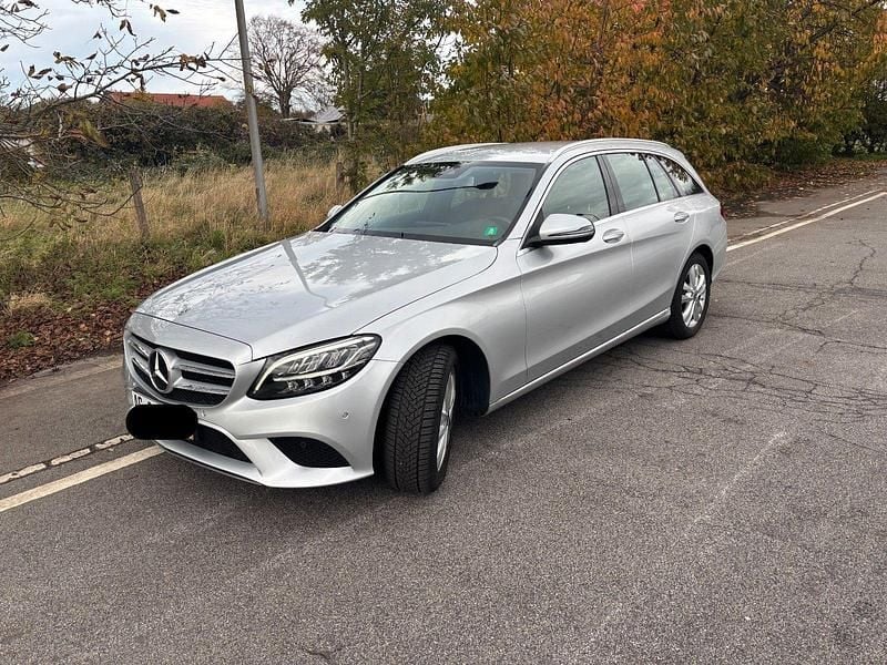 Silber Gebraucht 2018 Mercedes C180 Kombi | 18.740 € (Superpreis) - Bild 1/4