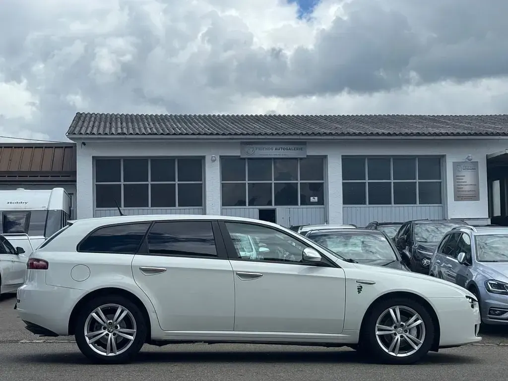 Gebraucht Alfa Romeo 159 136 PS (100 kW) 2012 Bianco ghiaccio/pastello Kombi