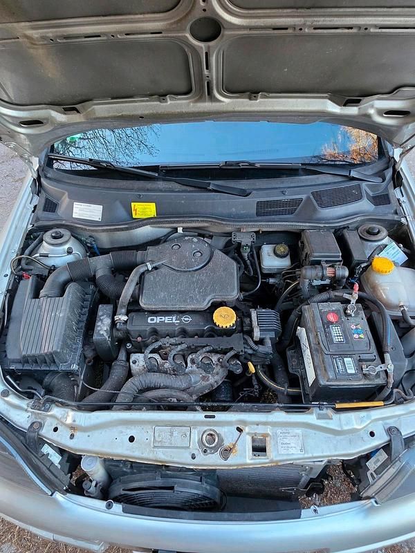 Gebraucht Opel Astra 75 PS (55 kW) 1998 Silber Coupé