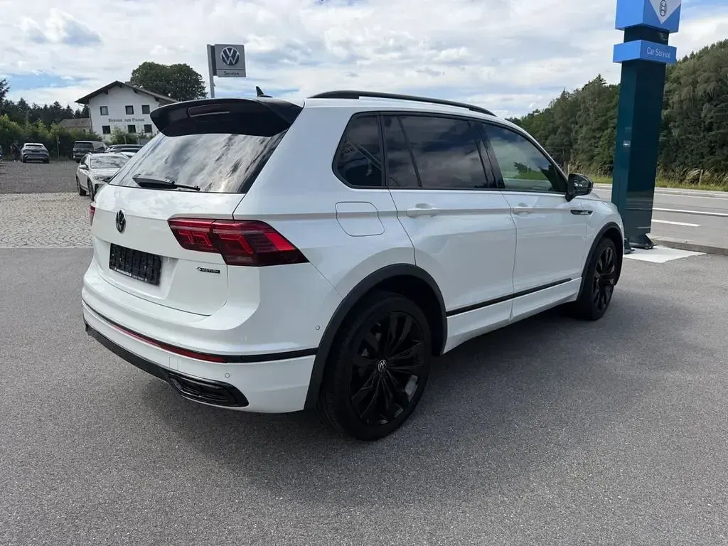 Gebraucht VW Tiguan 200 PS (147 kW) 2021 Oryxweiß perlmutteffekt (metallic) SUV