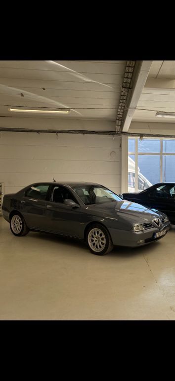 Grau Gebraucht 1999 Alfa Romeo 166 Super Limousine | 6.000 € - Bild 1/4