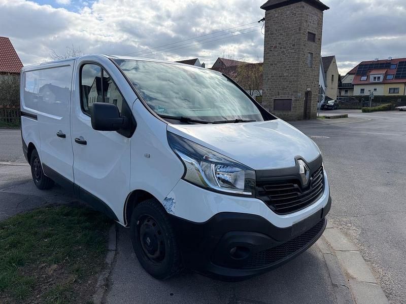 Gebraucht Renault Trafic Komfort 145 PS (106 kW) 2017 Weiß Van / Kleinbus