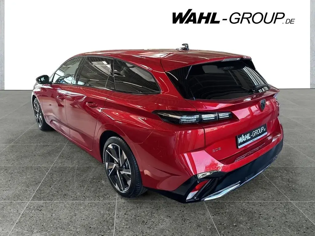 Neu Peugeot 308 Allure 136 PS (100 kW) 2025 Rot Kombi