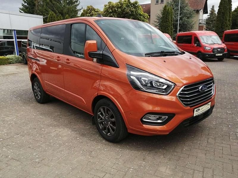 Gebraucht Ford Tourneo Titanium 185 PS (136 kW) 2021 Hokkaidoorange metallic Kombi