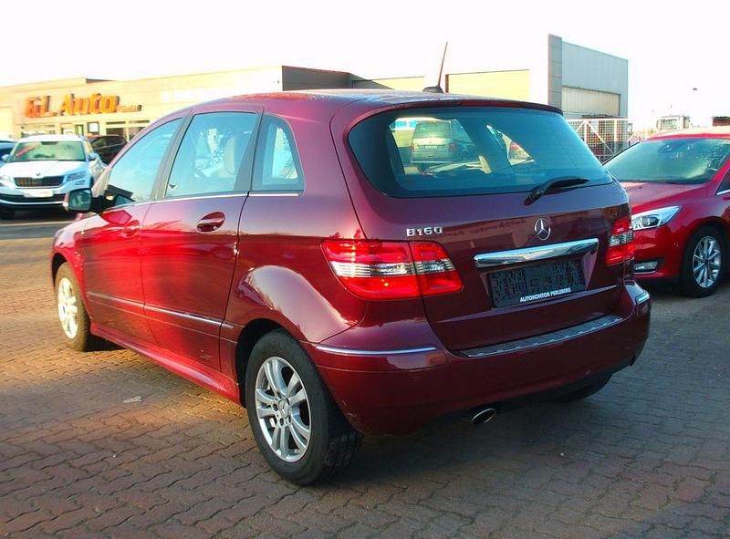 Gebraucht Mercedes B160 95 PS (69 kW) 2011 Rot Van / Kleinbus