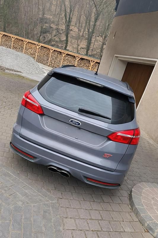 Gebraucht Ford Focus ST 250 PS (183 kW) 2016 Grau Kombi