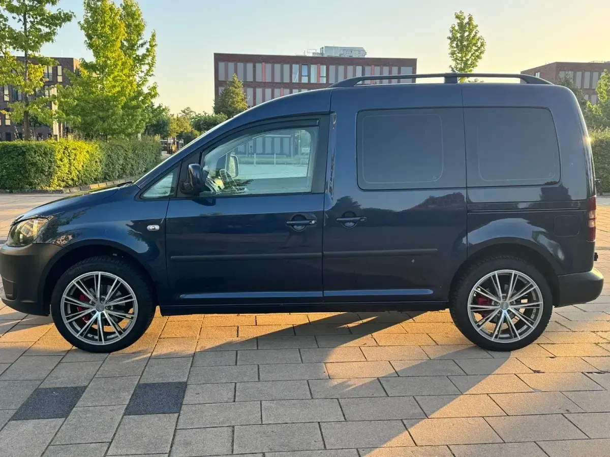 Gebraucht VW Caddy Maxi Life 102 PS (75 kW) 2013 Schwarz Van / Kleinbus