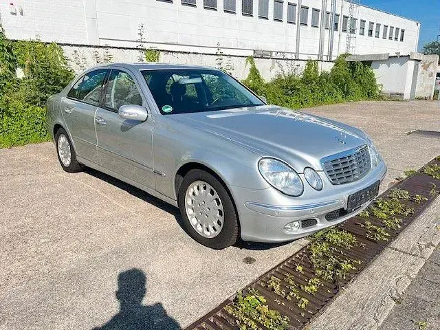 Gebraucht Mercedes E200 163 PS (119 kW) 2003 Silber Limousine