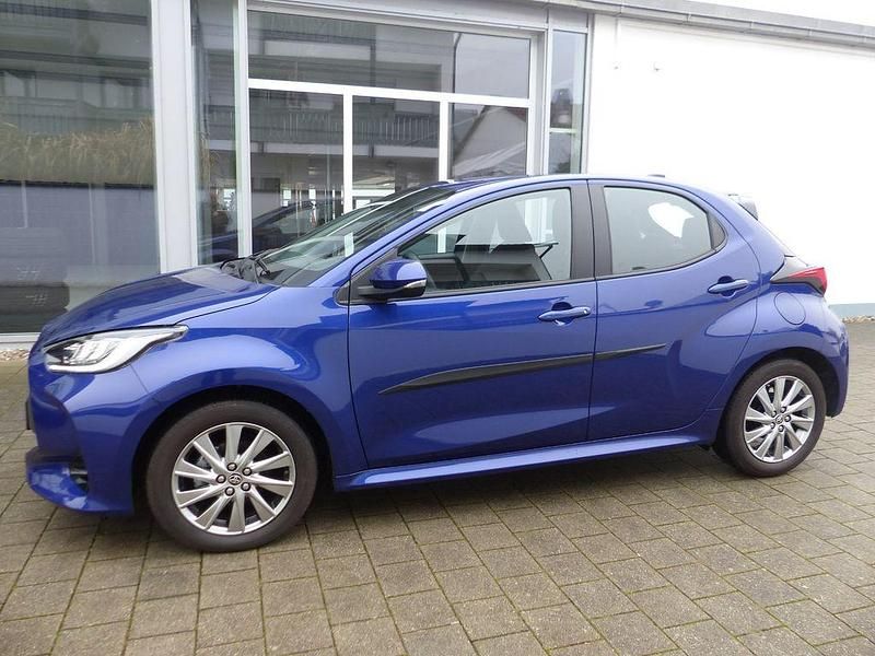 Gebraucht Toyota Yaris 125 PS (91 kW) 2023 Schwarz Limousine