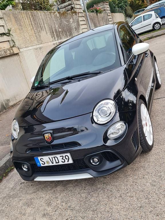 Schwarz Gebraucht 2021 Abarth 695 Esseesse Kleinwagen | 28.900 € (Fairer Preis) - Bild 1/4