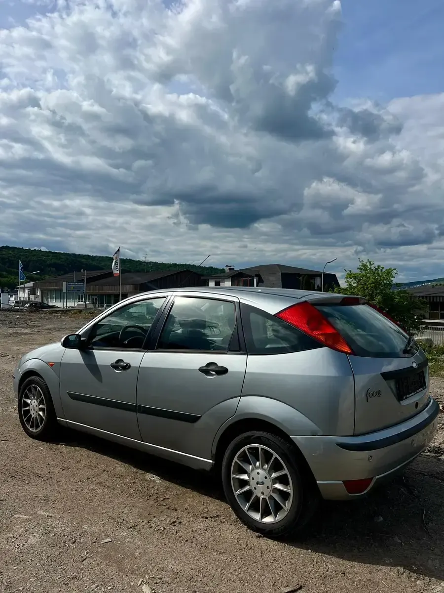 Usata Ford Focus 75 CV (55 kW) 2003 Argento Utilitaria