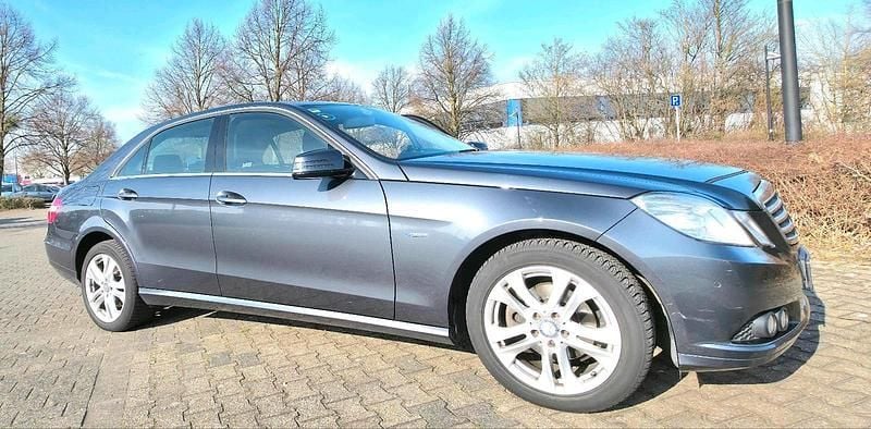 Gebraucht Mercedes E200 136 PS (100 kW) 2011 Grau Limousine