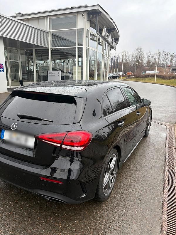 Gebraucht Mercedes A180 AMG line 136 PS (100 kW) 2022 Schwarz Kleinwagen