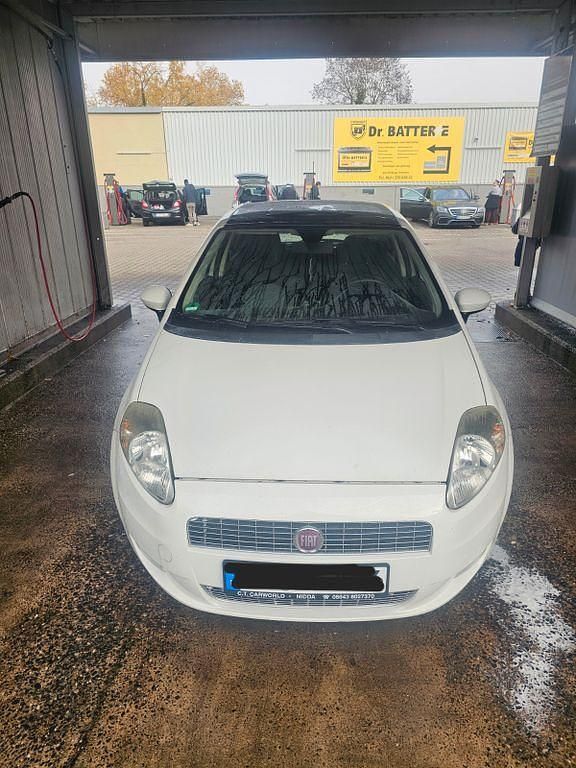 Weiß Gebraucht 2008 Fiat Grande Punto Dynamic Kleinwagen | 3.000 € (Fairer Preis) - Bild 1/4