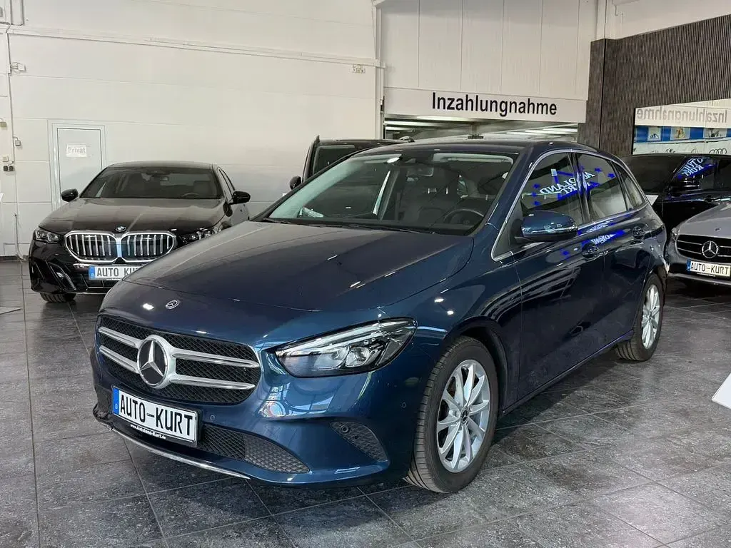 Gebraucht Mercedes B180 116 PS (85 kW) 2019 Blau Kleinwagen