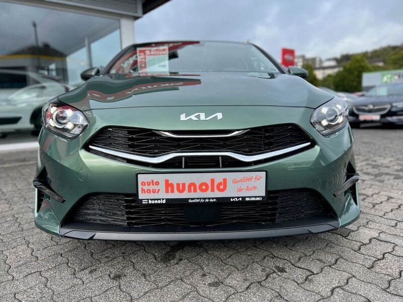 Gebraucht Kia Ceed Vision 140 PS (102 kW) 2024 Experience grün Kleinwagen