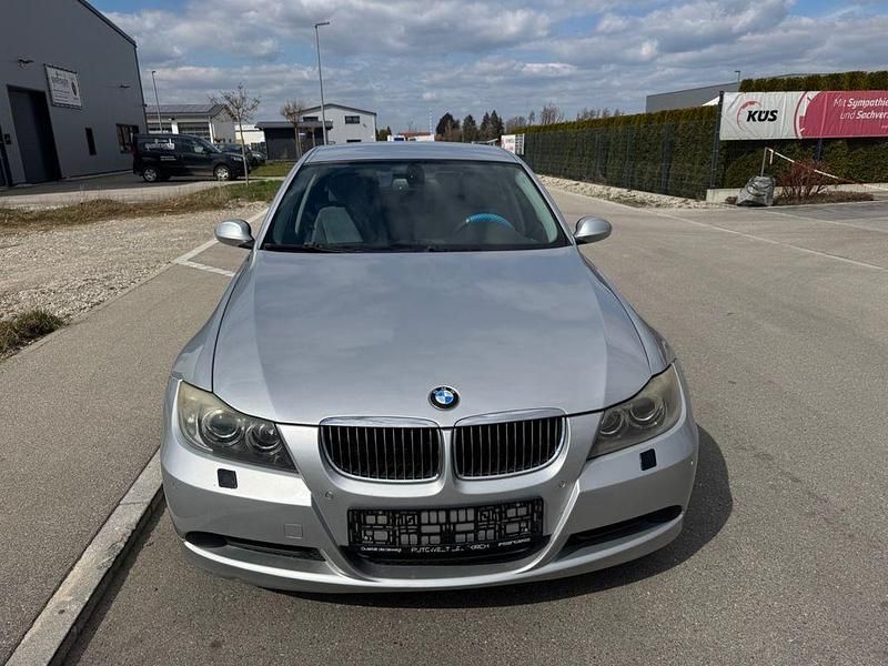 Gebraucht BMW 320 170 PS (125 kW) 2008 Silber Limousine