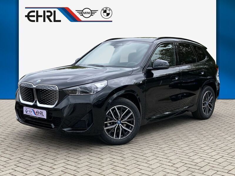 Schwarz Neu 2025 BMW iX1 M Sport SUV | 50.740 € (Fairer Preis) - Bild 1/4