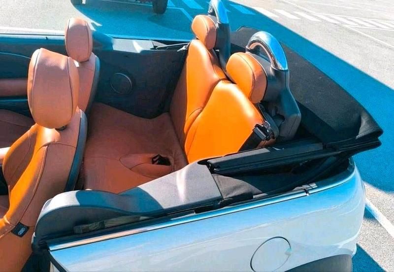 Usado Mini Cooper Cabriolet 116 HP (85 kW) 2008 Bege Cabrios