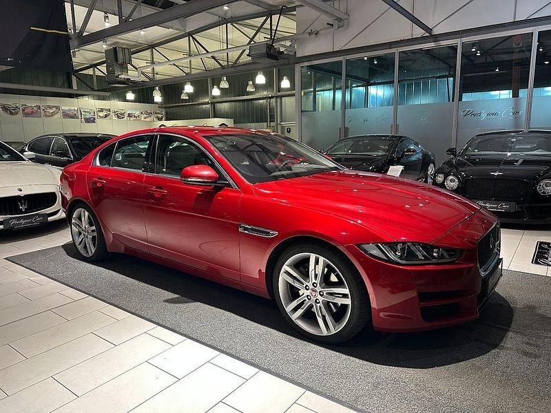 Gebraucht Jaguar XE Prestige 241 PS (177 kW) 2016 Rot Limousine