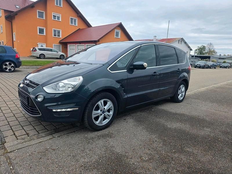 Grau Gebraucht 2011 Ford S-MAX Titanium Van / Kleinbus | 5.990 € (Fairer Preis) - Bild 1/4