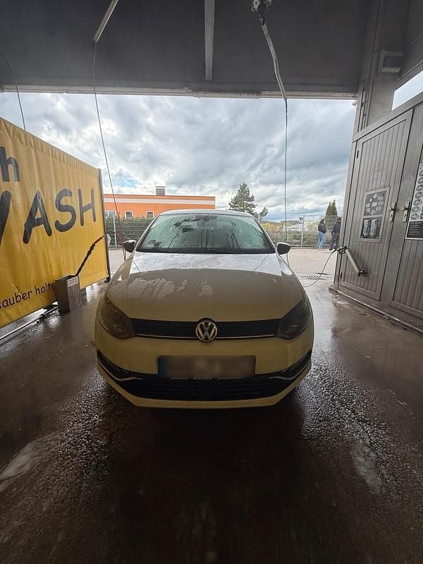 Gebraucht VW Polo 75 PS (55 kW) 2015 Weiß Kleinwagen