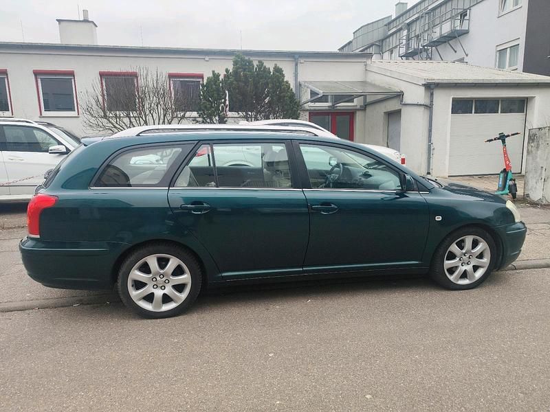 Gebraucht Toyota Avensis 147 PS (108 kW) 2004 Beige Kombi