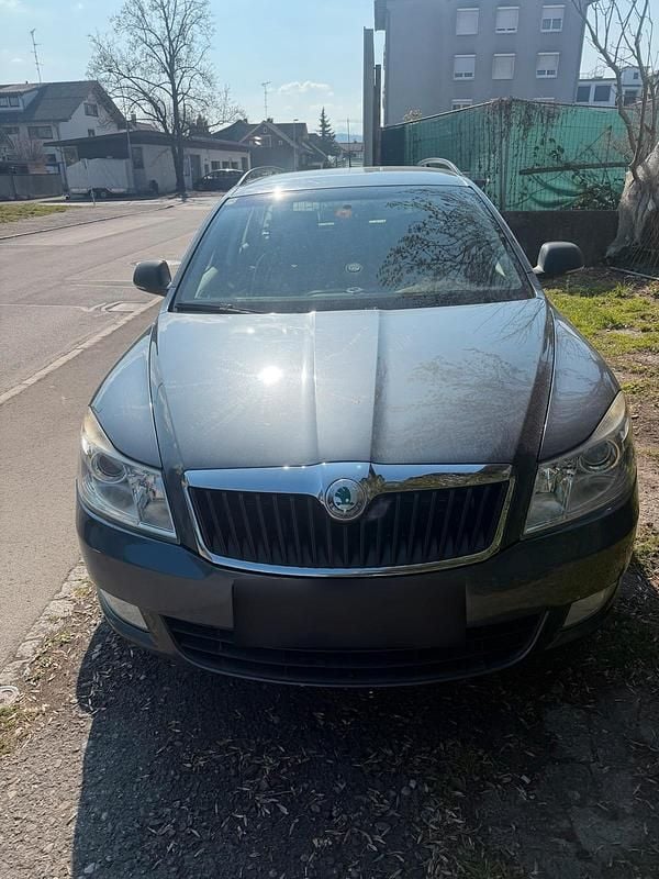 Gebraucht Skoda Octavia 105 PS (77 kW) 2010 Grau Kombi