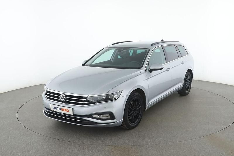 Grau Gebraucht 2022 VW Passat Business Kombi | 22.790 € (Fairer Preis) - Bild 1/3