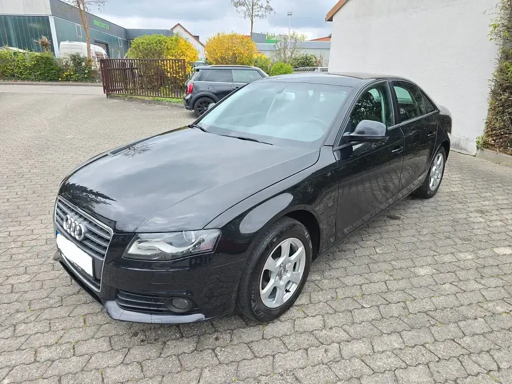 Second-hand Audi A4 Attraction 143 CP (105 kW) 2009 Negru Berlinǎ