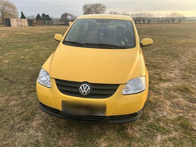 Gebraucht VW Fox 54 PS (39 kW) 2005 Gelb Kleinwagen