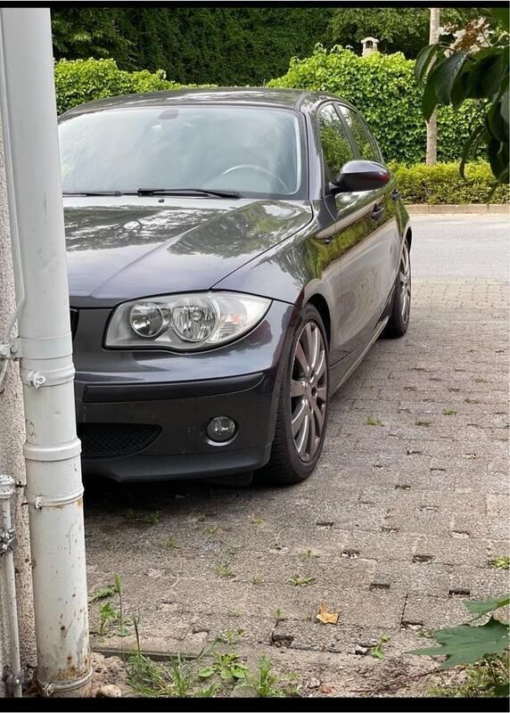 Grau Gebraucht 2004 BMW 116 Kleinwagen | 1.900 € (Fairer Preis) - Bild 1/4