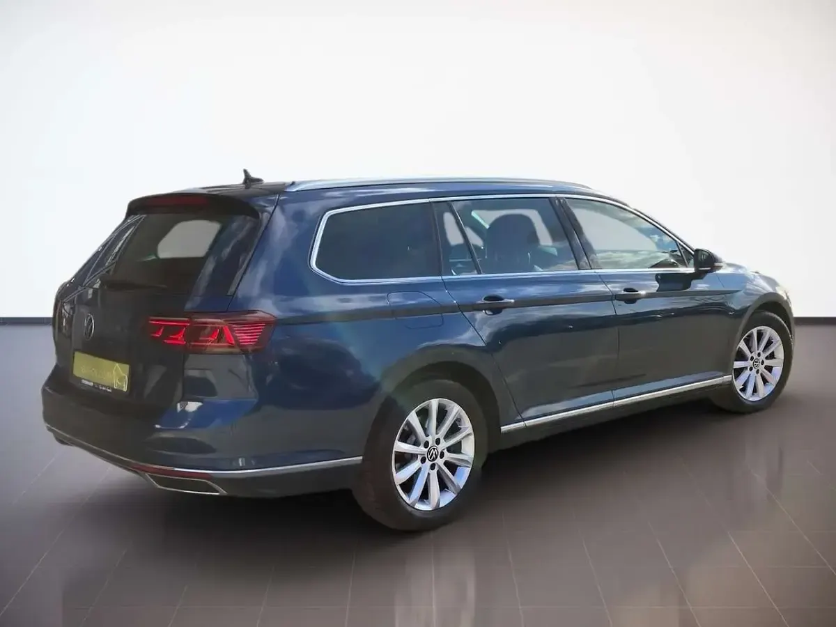 Second-hand VW Passat Elegance 150 CP (110 kW) 2024 Albastru Break