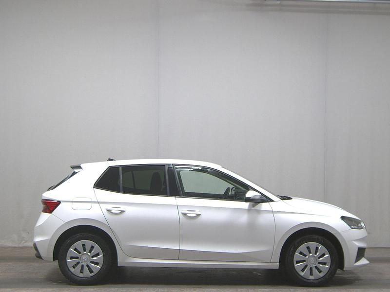 Weiss Gebraucht 2022 Skoda Fabia Active Limousine | 9.480 € (Fairer Preis) - Bild 1/4