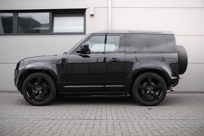 Schwarz Gebraucht 2023 Land Rover Defender Black Edition SUV | 119.900 € - Bild 1/4