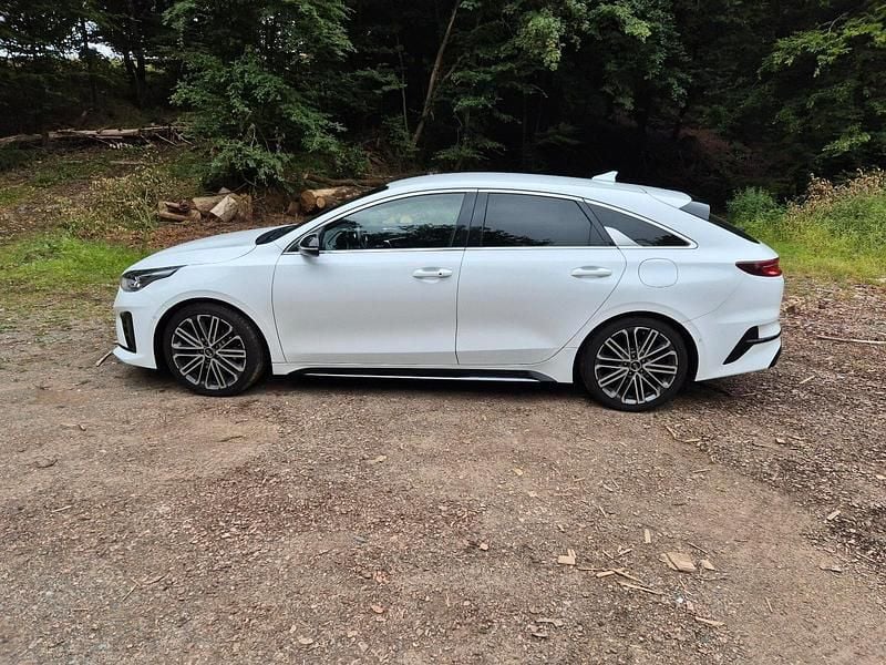 Weiß Gebraucht 2019 Kia ProCeed GT-Line Kleinwagen | 16.000 € (Guter Preis) - Bild 1/4