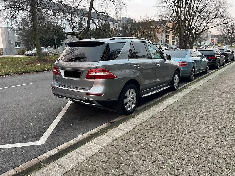 Gebraucht Mercedes ML250 204 PS (150 kW) 2014 Andere farben SUV