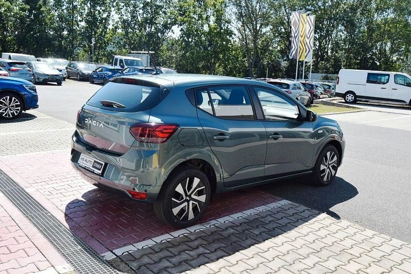 Neu Dacia Sandero Expression 91 PS (66 kW) 2026 Grün Limousine