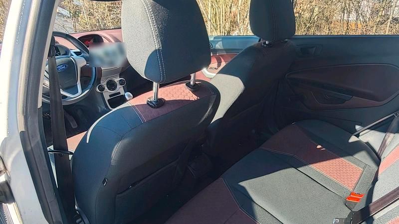 Gebraucht Ford Fiesta Titanium 82 PS (60 kW) 2009 Weiß Kleinwagen