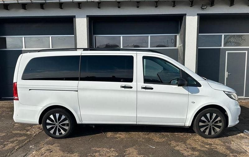 Arktikweiss Gebraucht 2021 Mercedes Vito Edition Van / Kleinbus | 35.000 € (Guter Preis) - Bild 1/3