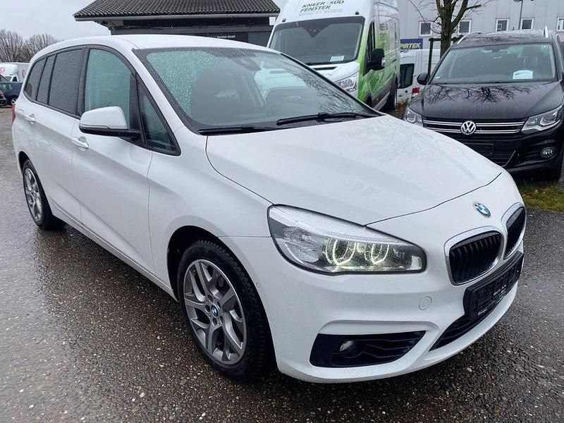 Weiß Gebraucht 2017 BMW 218 Sport Line Kombi | 10.800 € (Guter Preis) - Bild 1/4