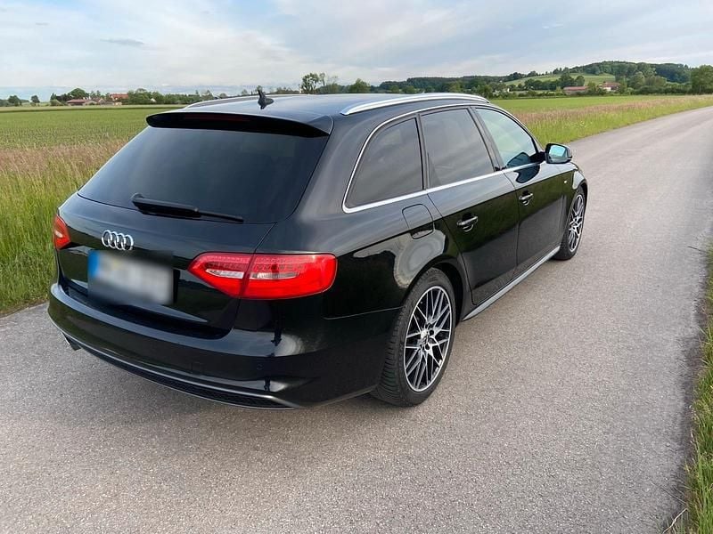 Używany Audi A4 S-Line 190 KM (139 kW) 2015 Czarny Kombi