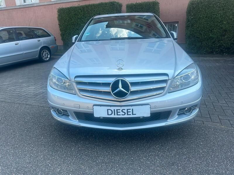 Silber Gebraucht 2008 Mercedes C320 Avantgarde Limousine | 5.550 € (Superpreis) - Bild 1/4