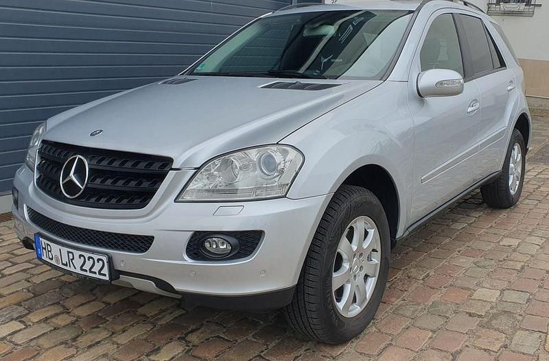 Silber Gebraucht 2006 Mercedes ML320 SUV | 14.999 € - Bild 1/4