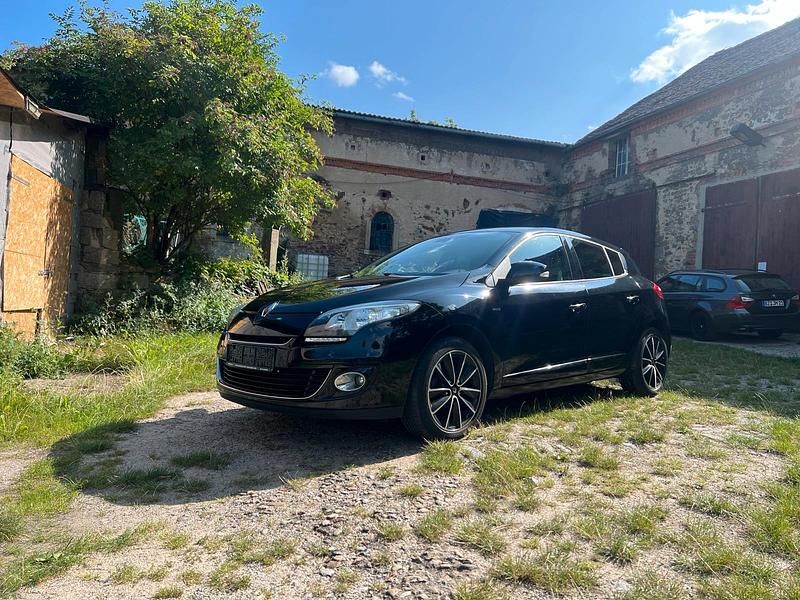 Schwarz Gebraucht 2012 Renault Mégane III Bose Edition Limousine | 3.950 € (Fairer Preis) - Bild 1/4