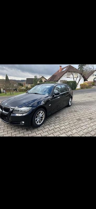 Gebraucht BMW 320 184 PS (135 kW) 2011 Schwarz Kombi